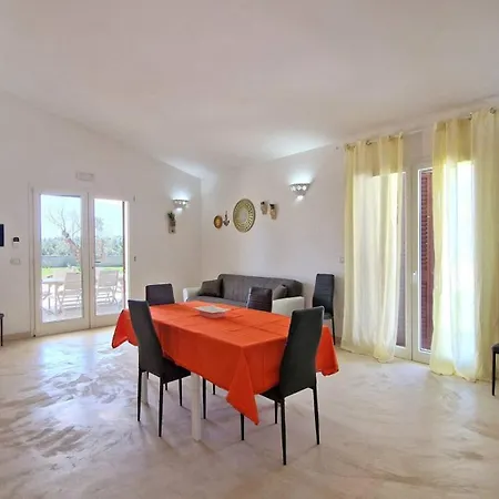Villa Esclusiva Con Piscina, 3 Camere, 2 Bagni *