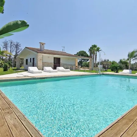 Villa Esclusiva Con Piscina, 3 Camere, 2 Bagni *